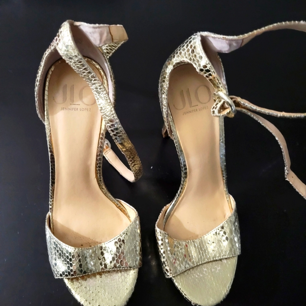 JLO Gold platform pumps